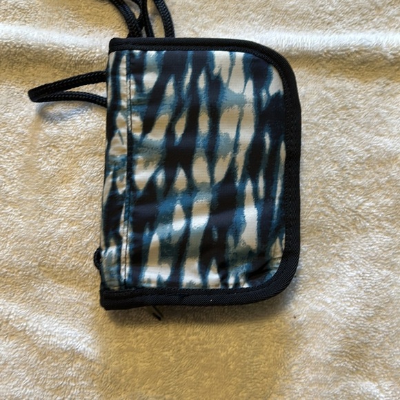 Eddie Bauer Travel Crossbody Wallet. - Picture 4 of 7